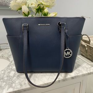 🌿 Michael Kors Charlotte Large Top Zip Tote in Navy/Silver 🌿